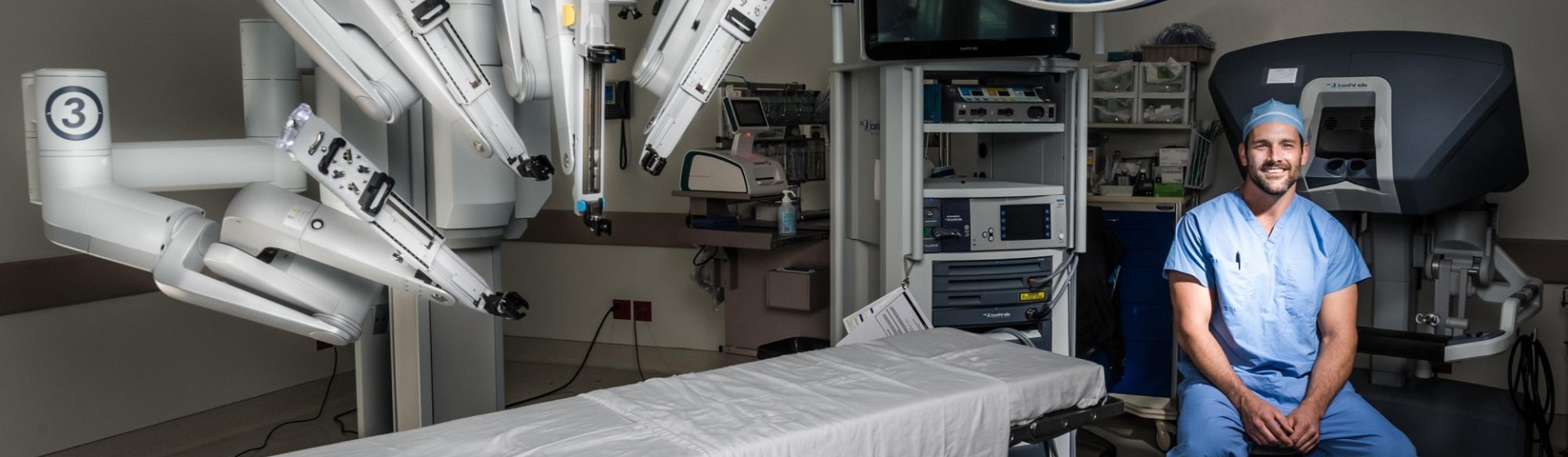 surgery robot and doctor